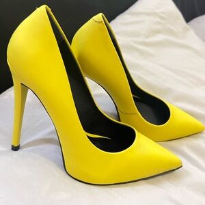 Yellow Aldo Heels, NWT